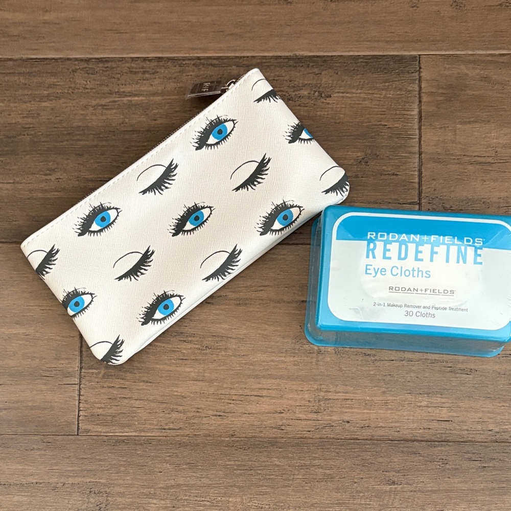 Rodan + Fields eye cloths (30) and cosmetic case - all brand new never used